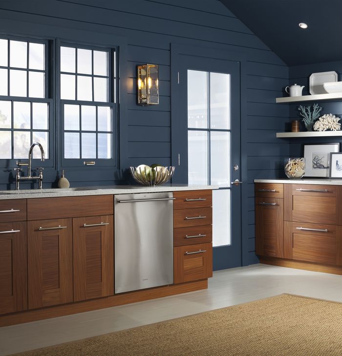 Should We Wash Dishes Before Putting Them in the Dishwasher?