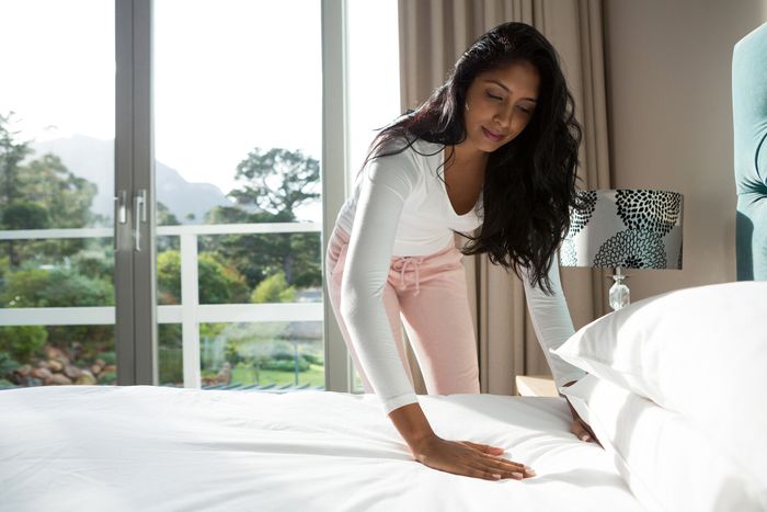 How to Properly Make a Bed in 5 Steps