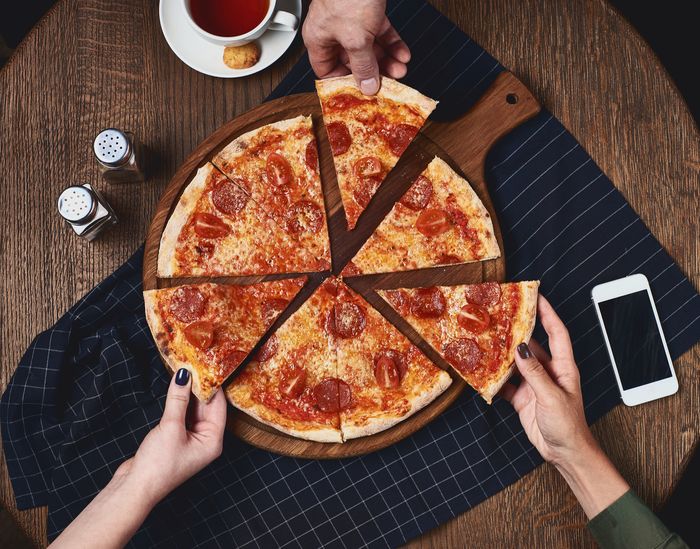 Make a Homemade Pizza with a Whirlpool Oven for Pizza Party Day