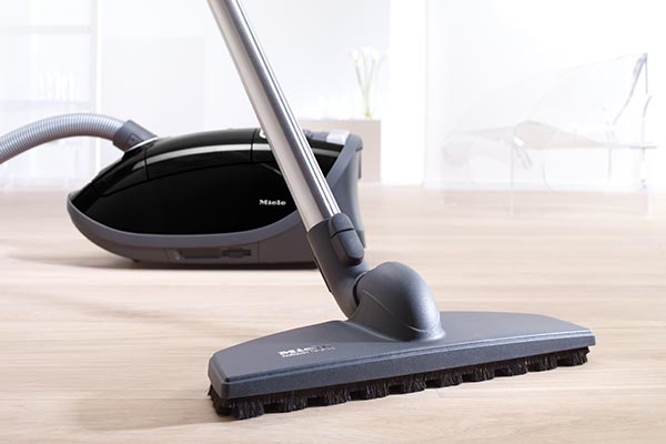 Canister Vacuum Cleaners