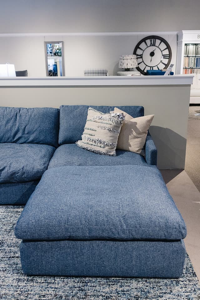 THOMAS SECTIONAL-1