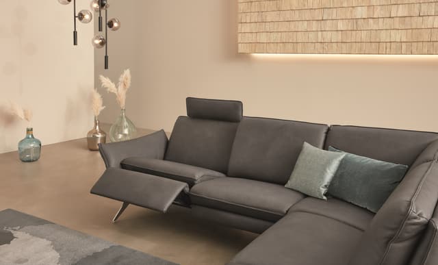 SEIGFRIED RECLINING SECTIONAL W/ CHAISE-1