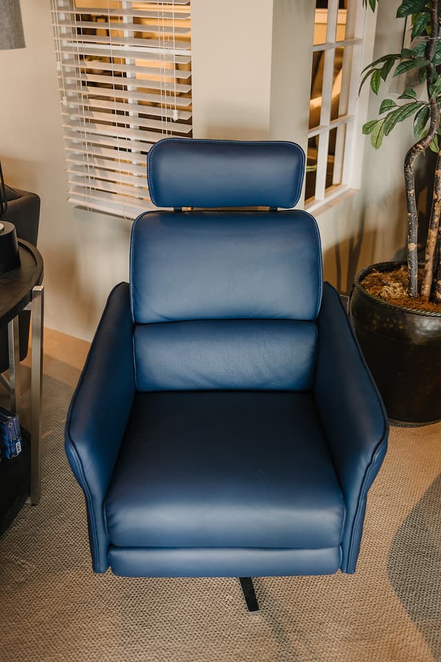AURA LEATHER RECLINER-0