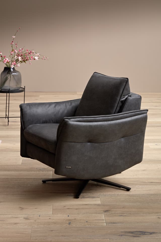 PELICAN LEATHER RECLINER-2