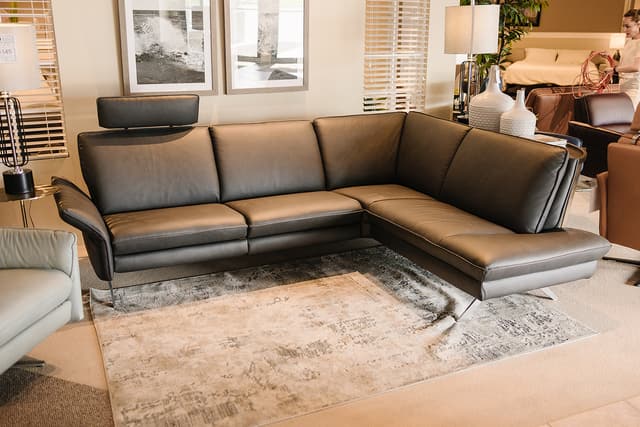 SEIGFRIED RECLINING SECTIONAL W/ CHAISE-0