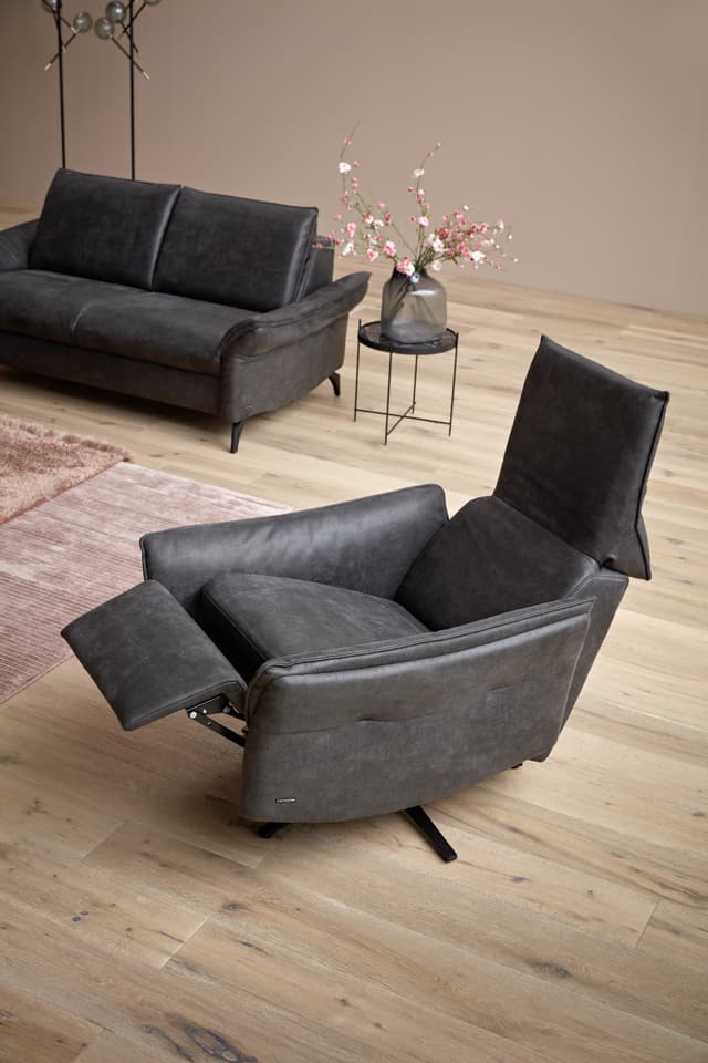 PELICAN LEATHER RECLINER-4