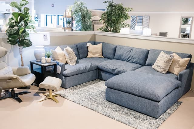 THOMAS SECTIONAL-0