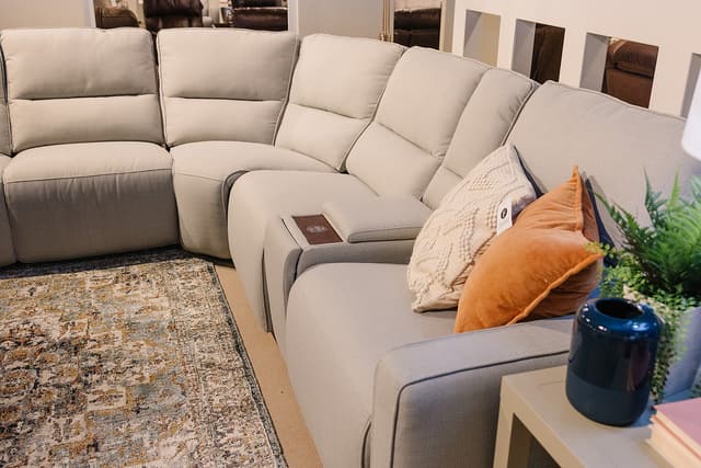 CLOUD GRAY RECLINING SECTIONAL 6 PC-2
