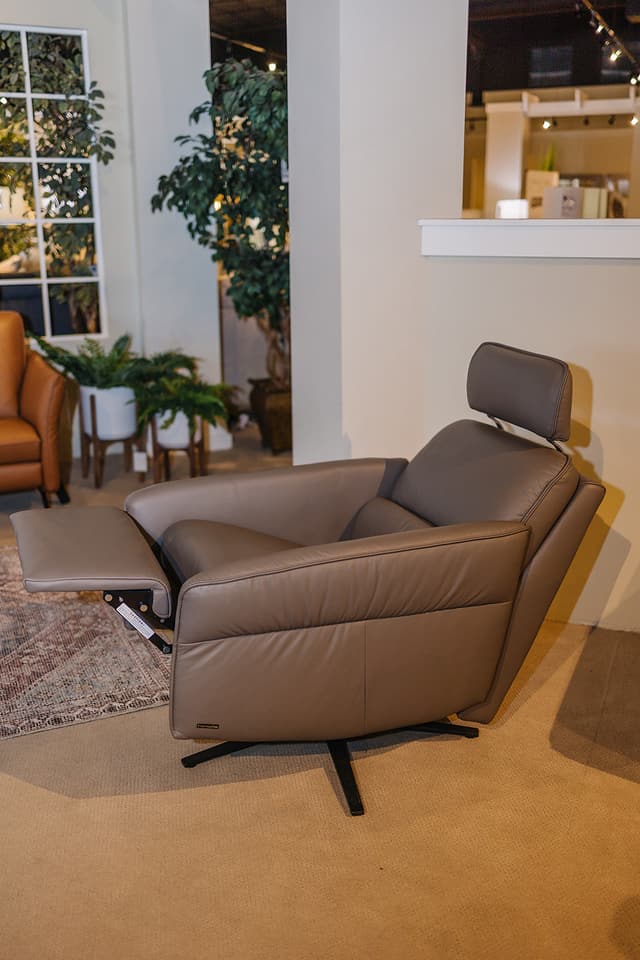 AURA LEATHER RECLINER-1