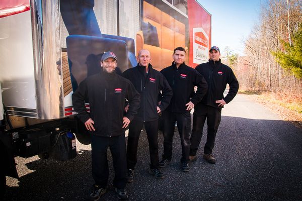 Équipe de livraison d'Ameublement BrandSource Desrochers
