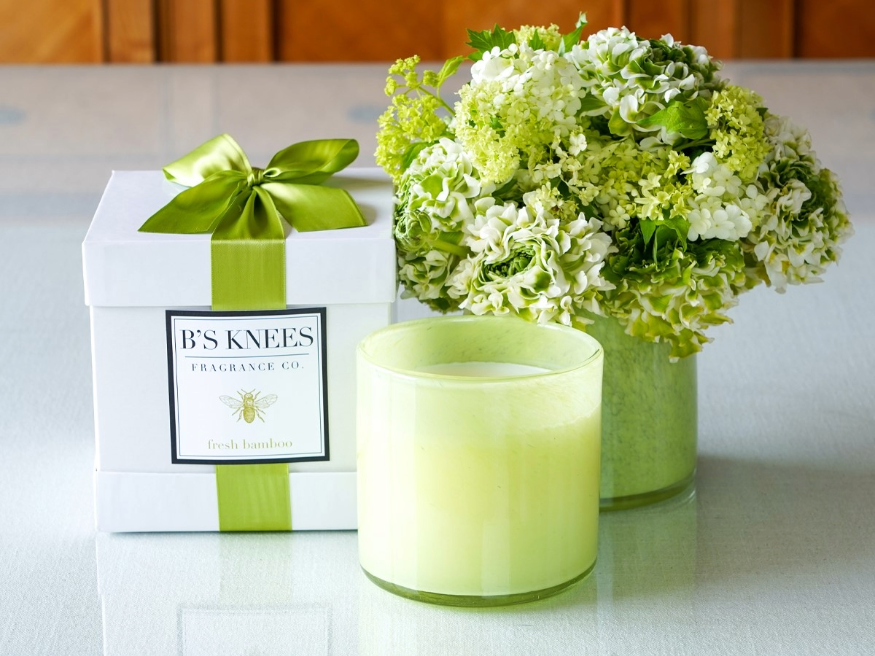 Green scented candle with gift box