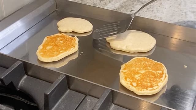 Cinnamon Spice Holiday Pancakes