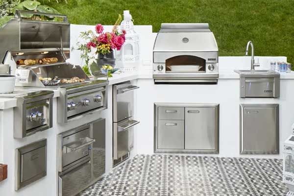 Outdoor Kitchen