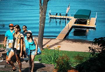 FLOATING DOCKS
