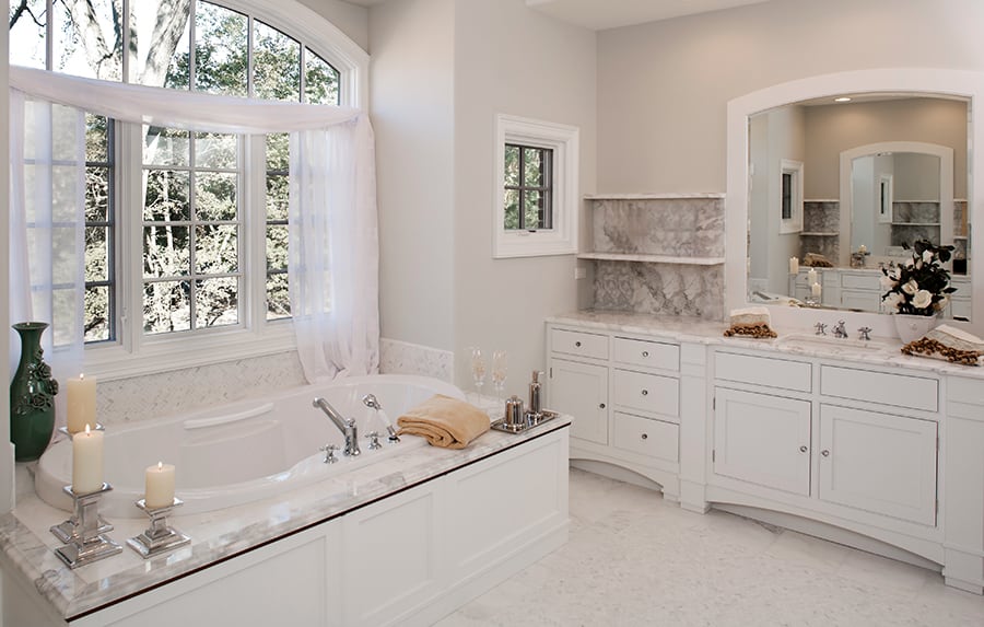 Bathroom & Fixtures