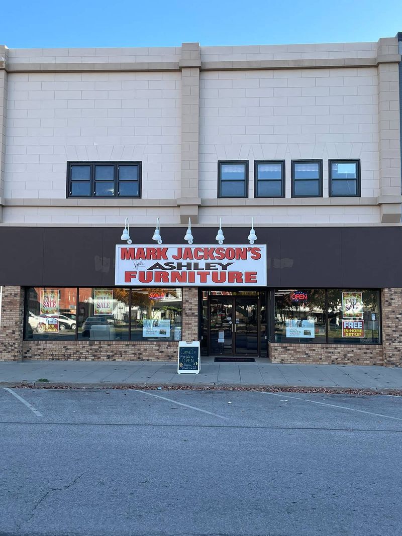 Red Oak Hardware Storefront