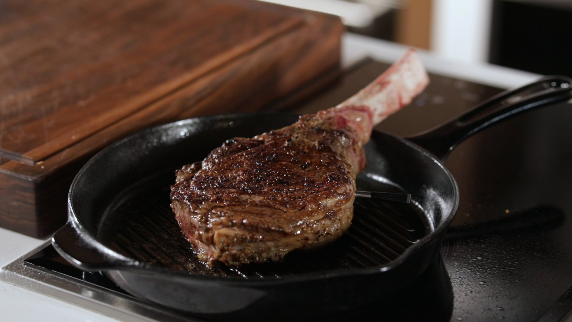 How to Get the Perfect Sear on Your Tomahawk Steak