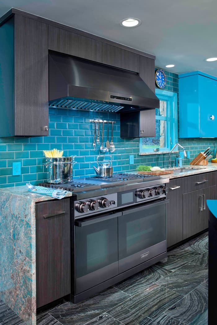 Appliances Help Redefine Striking Remodel
